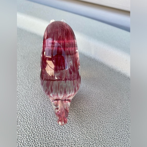 Wedgwood Art Glass Snail Paperweight. England. Pink Swirl. Marked on Bottom - Picture 2 of 7